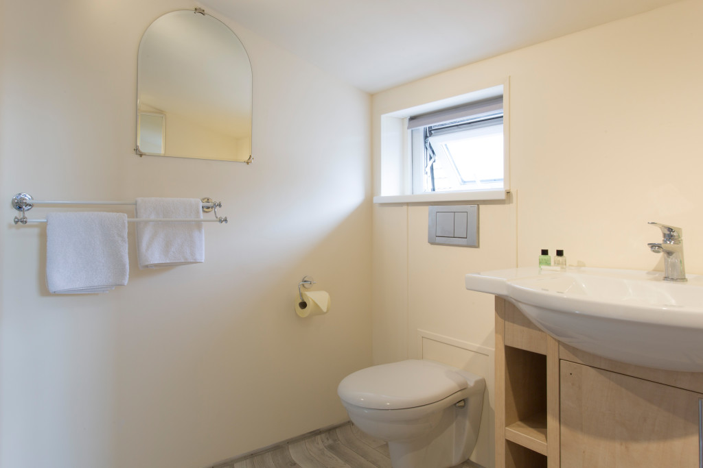 B B Heathrow Exec Twin Shwr Oakwood Bed And Breakfast Heathrow