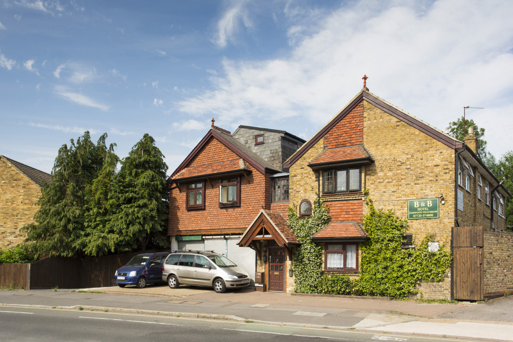 Heathrow Front Elevation 8 09 MB Oakwood Bed And Breakfast Heathrow